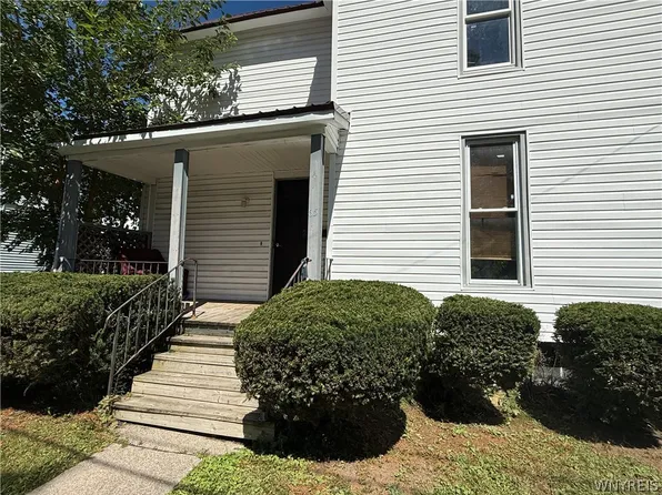 65 Lewis St, Lockport, NY 14094