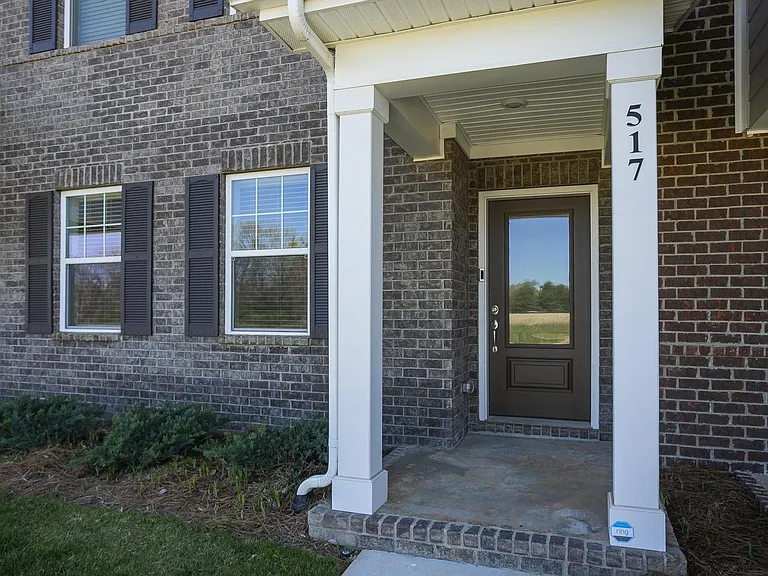 517 Swanholme Dr — Photo 4