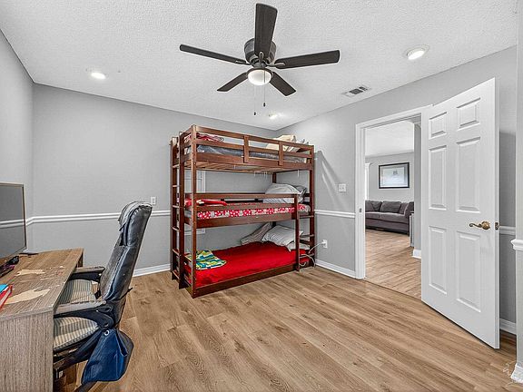 5th image of 723 Candlestick Pl