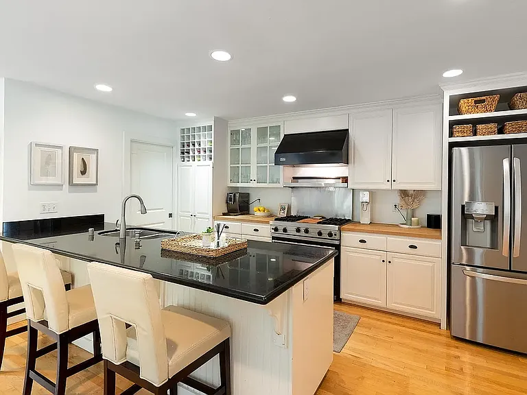 3062 Lucinda Ln — Photo 8