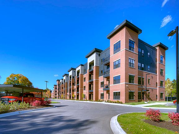 4th image of 300 E Huron St #403
