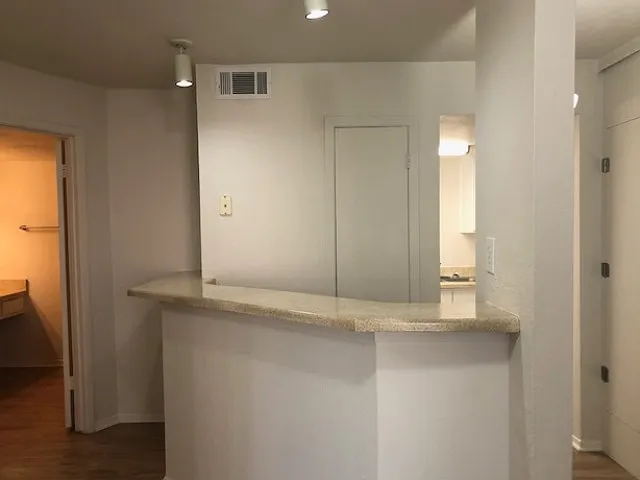 A Private Apt & Townhouse Community — Photo 35