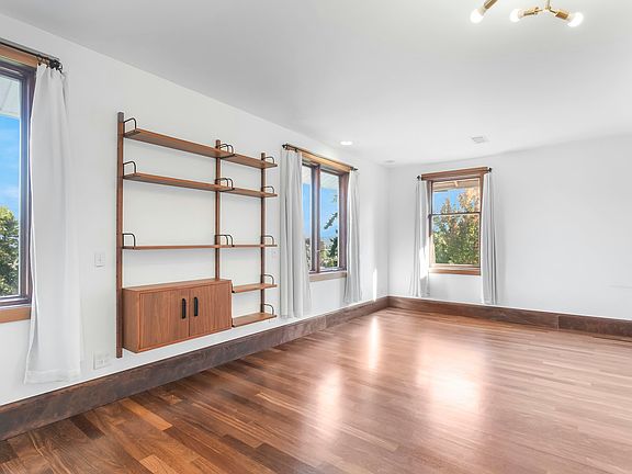 primary bedroom with mt. hood view