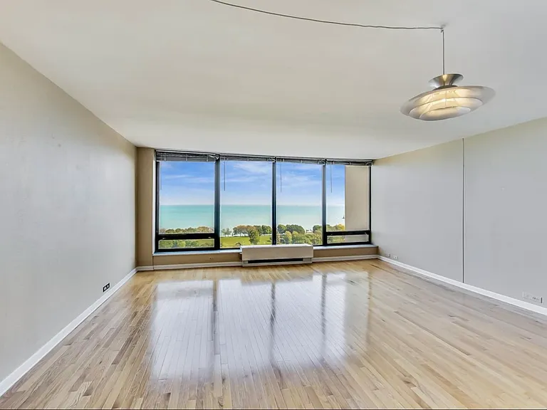 5445 N Sheridan Rd #1706 — Photo 8