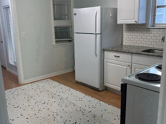 3rd image of 500 35th Ave N #1