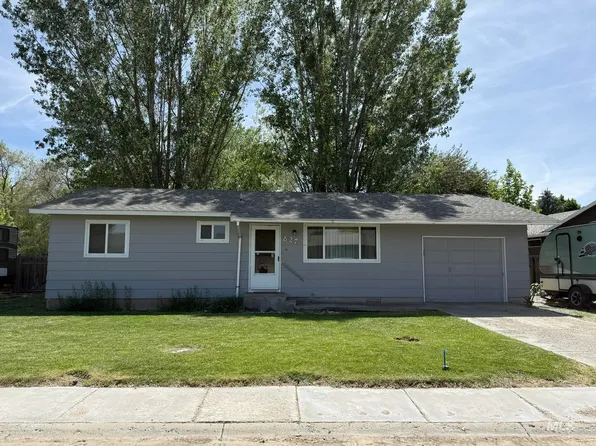 827 NW 2nd St, Fruitland, ID 83619