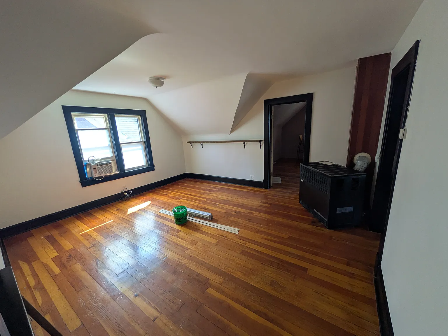1 bed, 750 sqft, $1,300 — Photo 2