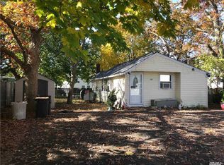 100 Oliver St, Holbrook, NY 11741