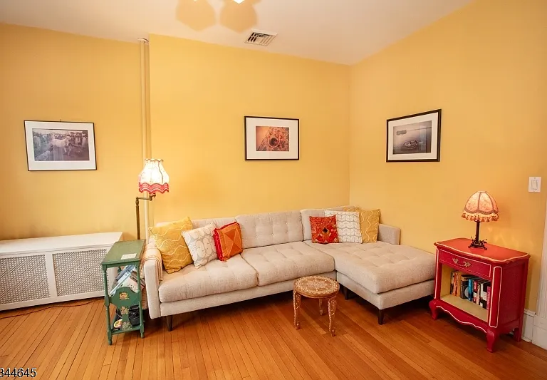 110 Montclair Ave — Photo 34