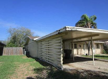 3rd image of 1605 N Parkwood Dr