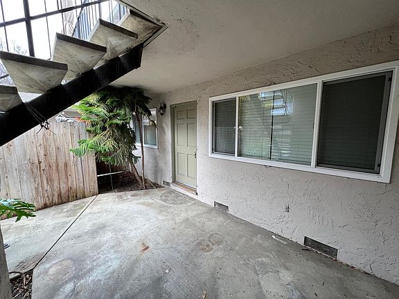 Front patio and entry