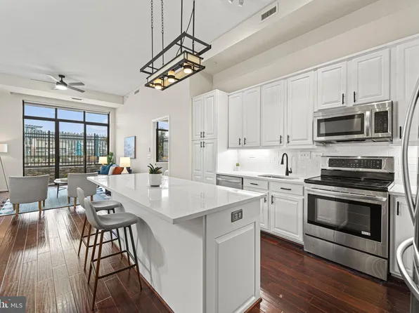 2720 S Arlington Mill Dr Unit 409, Arlington, VA 22206