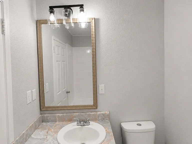 3849 Lyons St — Photo 7