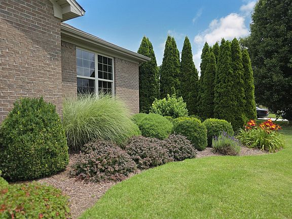 2nd image of 1504 Phyllis Dr