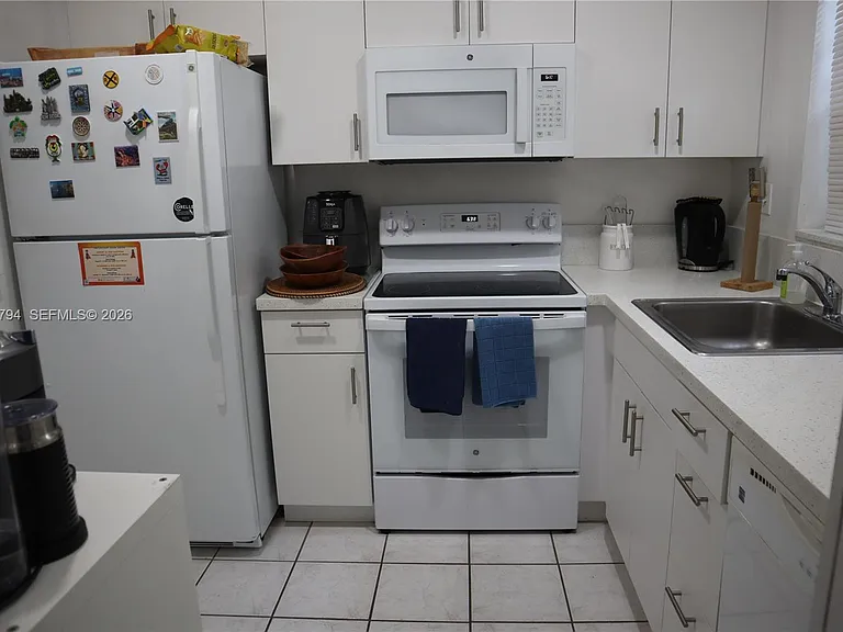 3000 E Sunrise Lakes Dr #303 — Photo 29