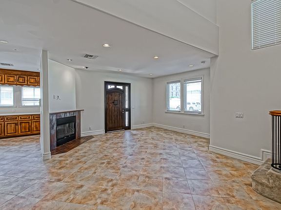 4th image of 15624 Sombra Ave