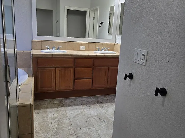 4227 S Fontana St — Photo 21