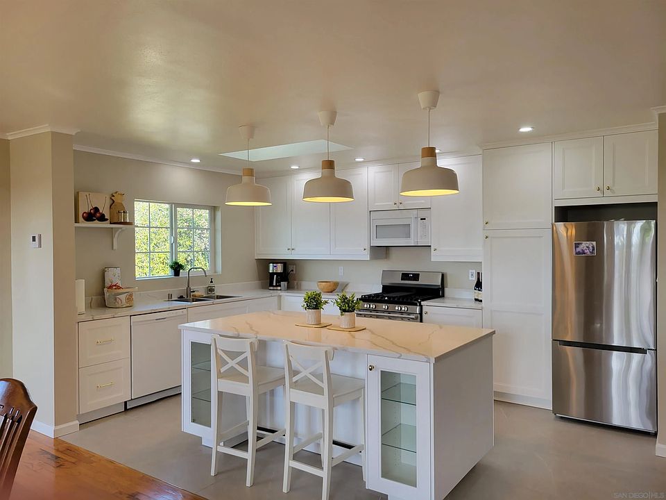 1st image of 3271 Holly Way