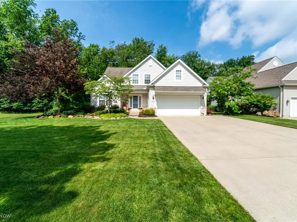 702 Coronado Cir, Avon Lake, OH 44012