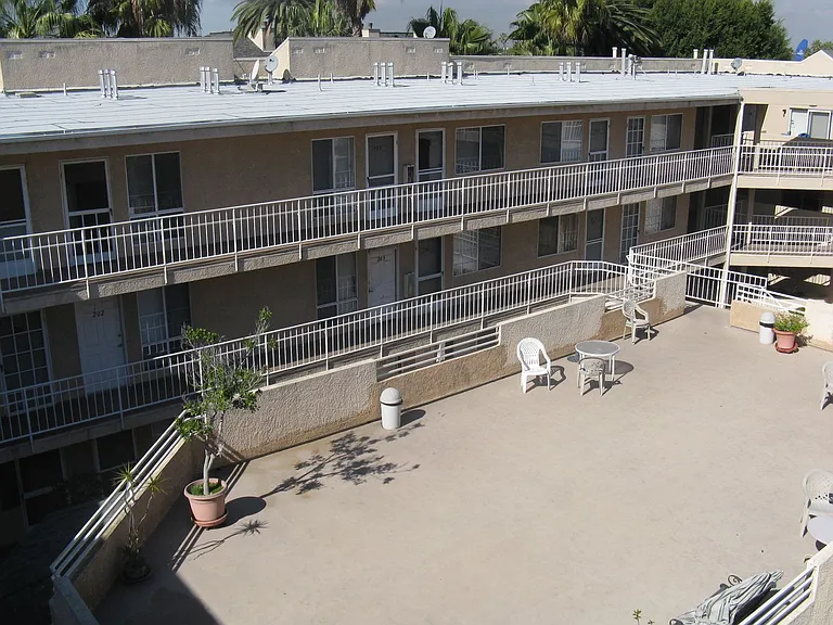Elm Terrace Apartments — Photo 34