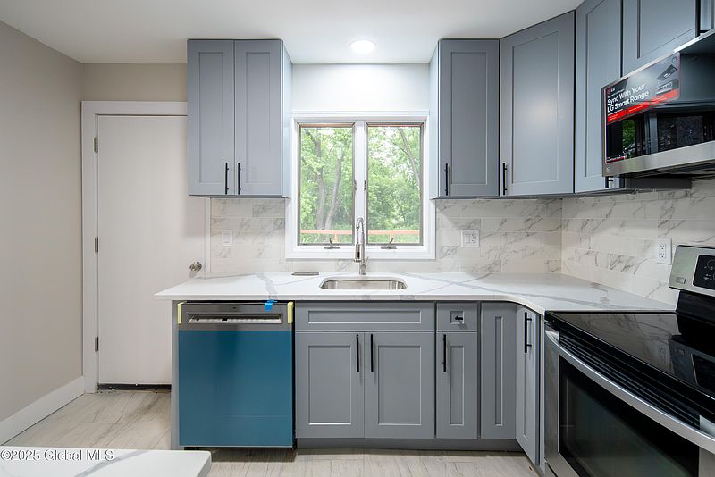 2nd image of 1041 Madison Avenue