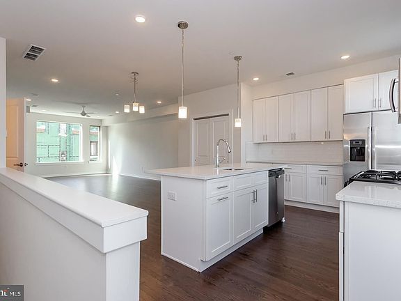 5th image of 2134 Kensington Ct #B72