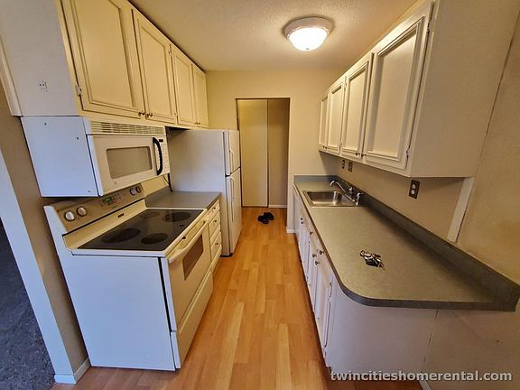 3rd image of 934 Westbrooke Way