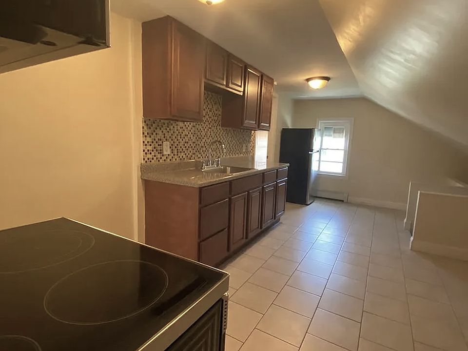 2nd image of 43 Maple St #Top