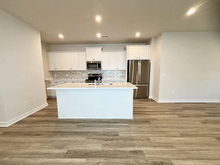55 Lockwood Dr — Photo 6