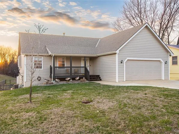 917 Tauy Woods Dr, Baldwin City, KS 66006