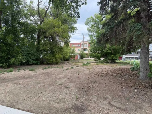 240 2nd St E, Brooks, AB T1R 0G8