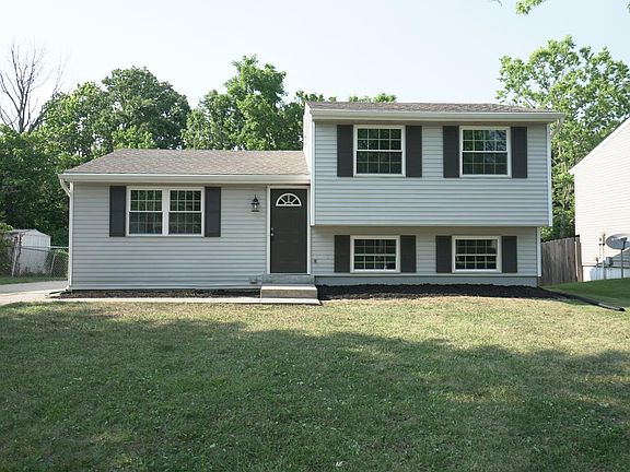 2nd image of 2004 Woodcrest Dr