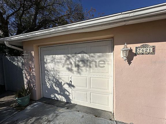 3rd image of 7621 Ilex Dr