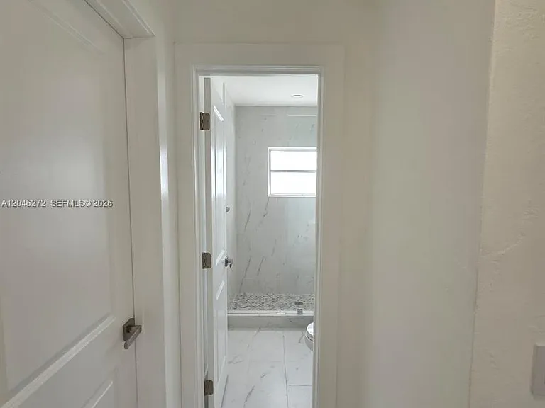 305 SE Airoso Blvd — Photo 30