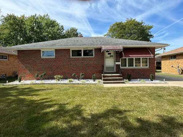 7088 Maplewood Rd, Parma Heights, OH 44130