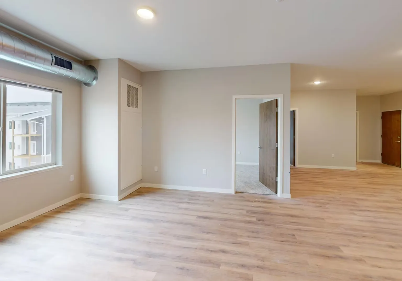 South Pointe Apartments — Photo 4