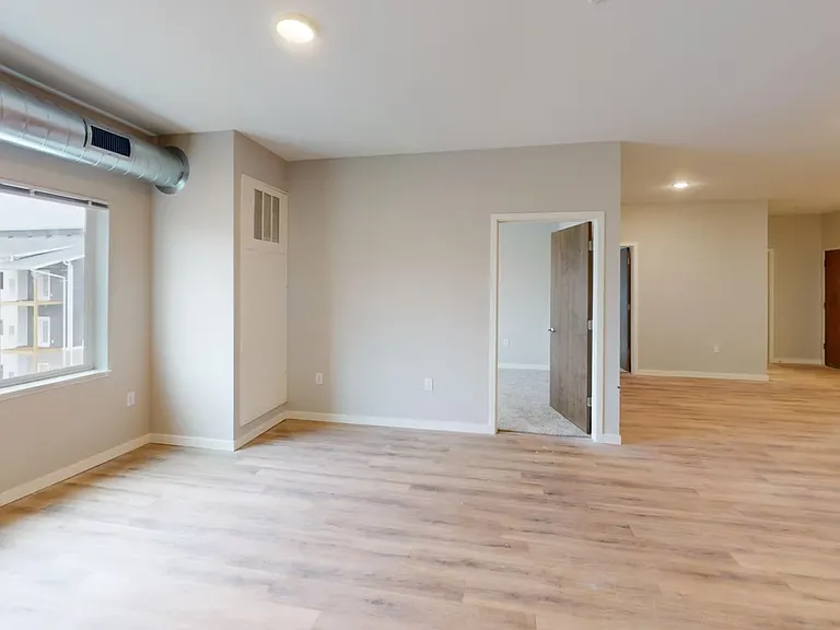 South Pointe Apartments — Photo 4