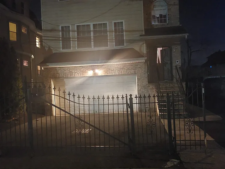 34-36 Vernon Ave #2 — Photo 12