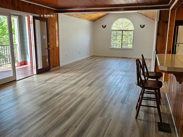 1155 Swanson Ln — Photo 10