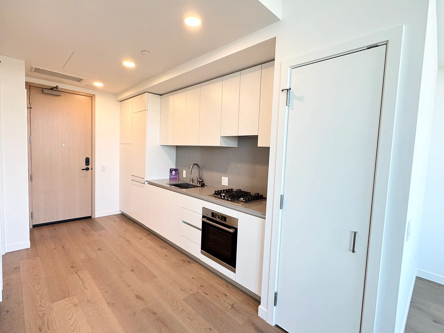 10232 NE 10th St — Photo 2