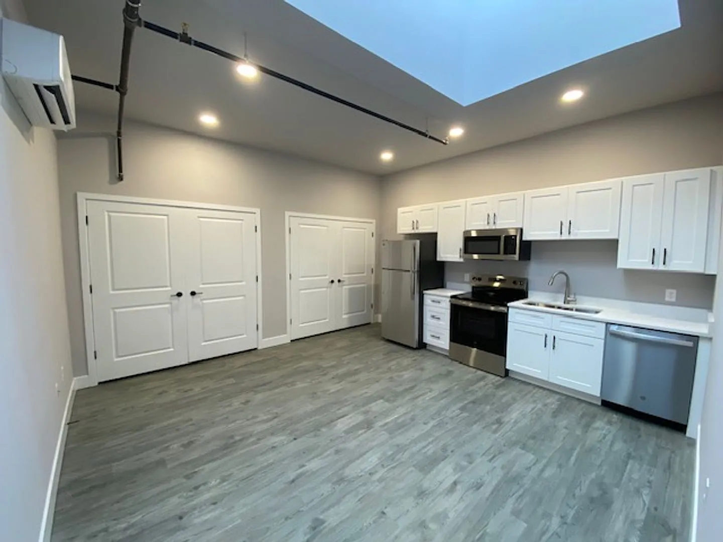 133-137 E Philadelphia Street — Photo 1