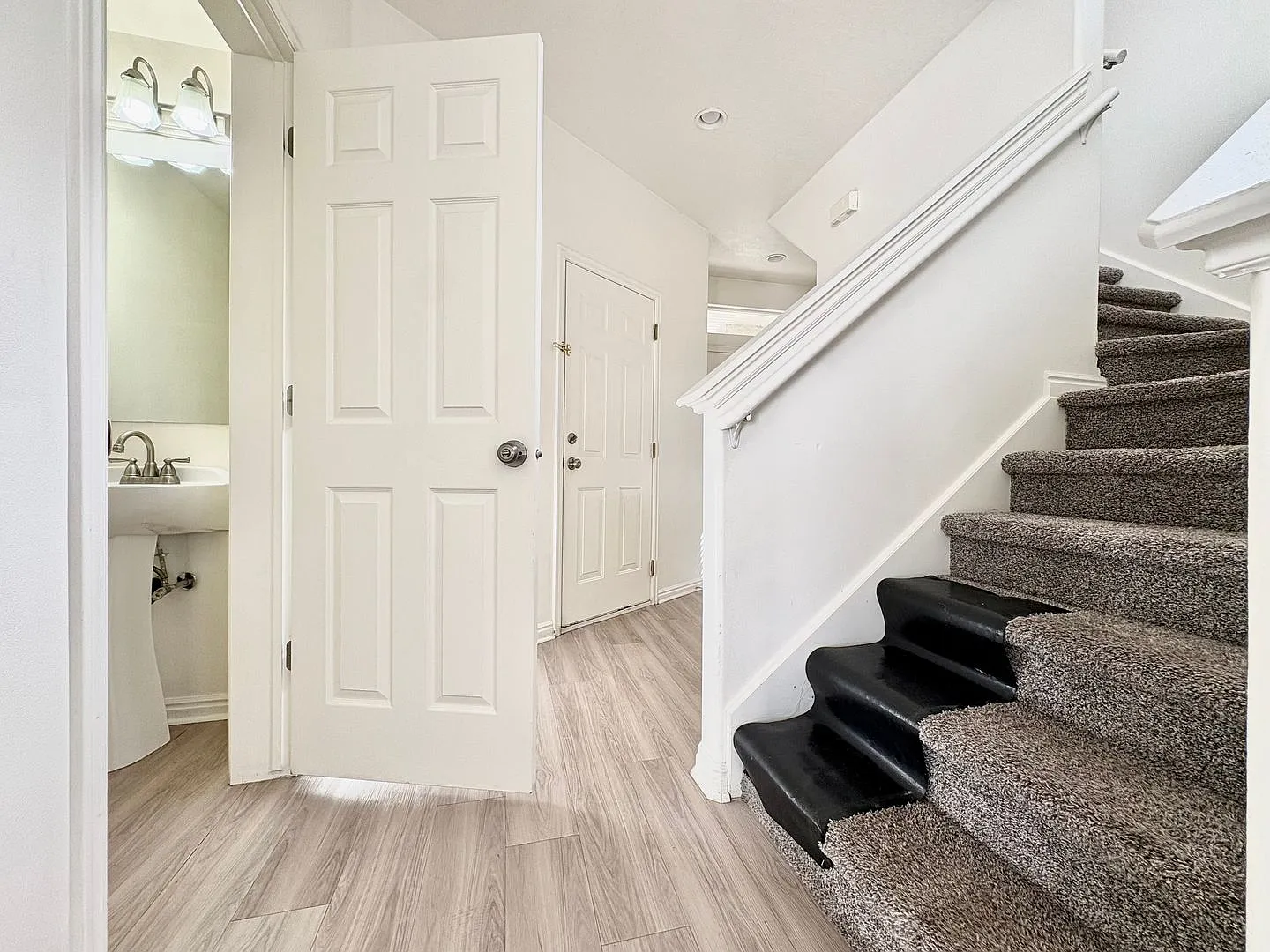 Spacious 3 Bed Townhome in West Valley City with Gated Yard, Garage & Pool — Photo 3