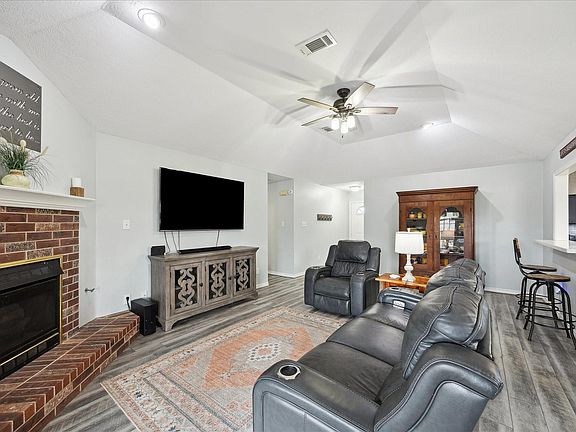 3rd image of 313 W Nichols St