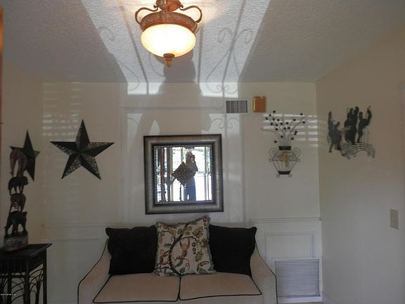 4th image of 3036 Altamont Ave E