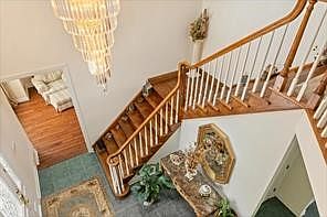 4th image of 335 Red Oak Ct