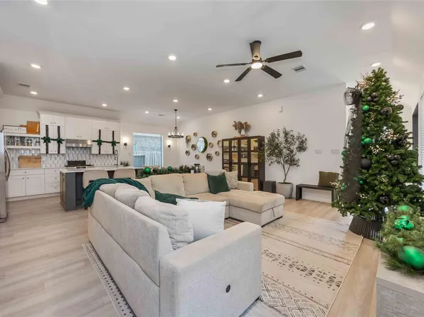 12315 Sterling Oak Dr, Houston, TX 77044