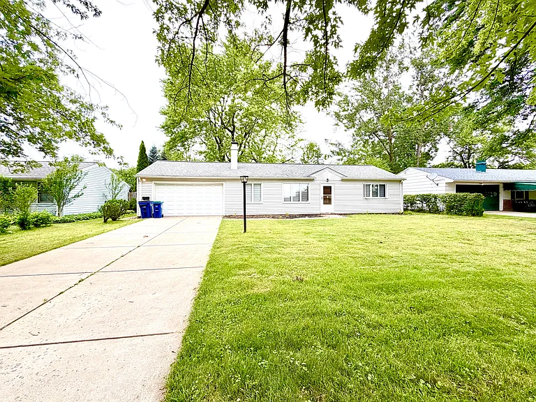 33 Campus Dr N — Photo 1