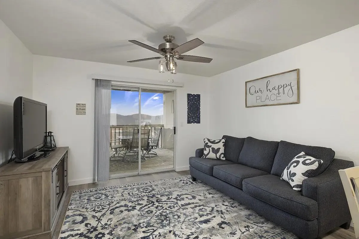 38 Lantern Bay Ln — Photo 1
