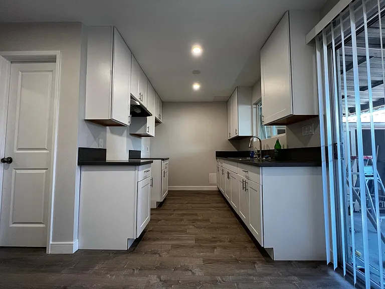 429 W Elk Ave #B — Photo 21