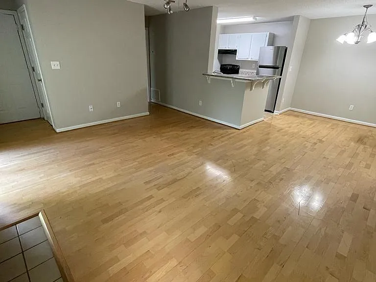 119 Granville Ct — Photo 10